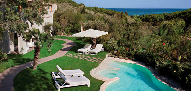 forte village pool